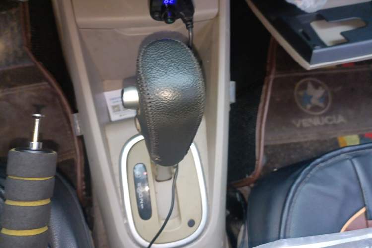 Used Venucia D50 2015 1.6L Automatic Fashion Edition Gear Lever