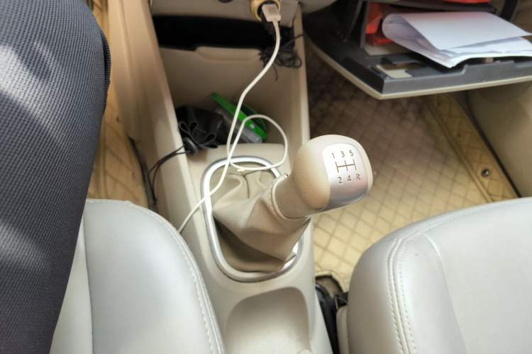 Used Venucia D50 2015 1.6L Manual Fashion Edition Gear Lever