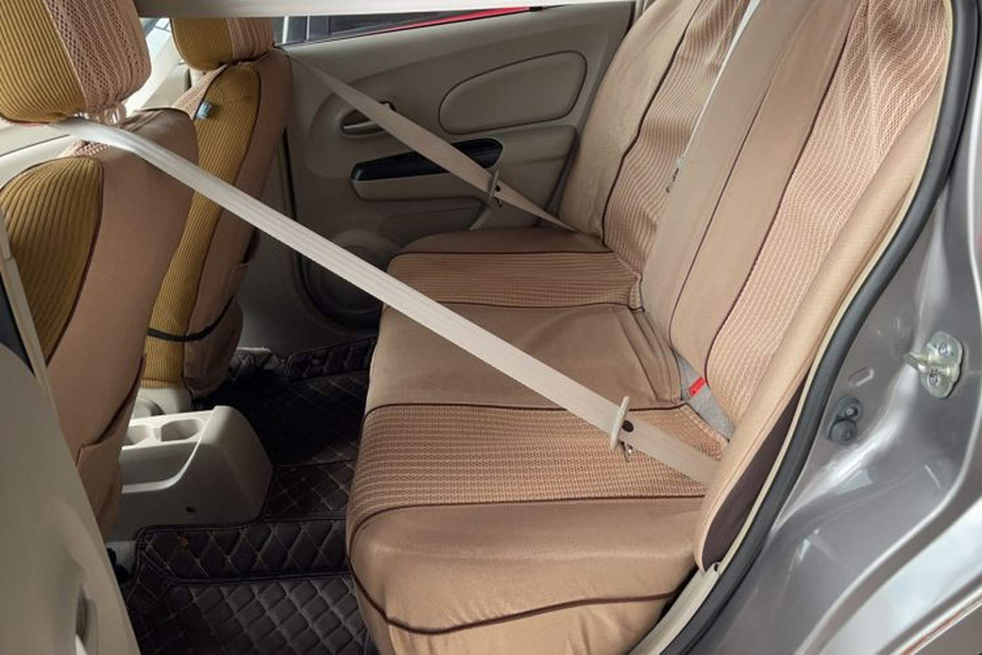 Used Venucia D50 2015 1.6L Manual Fashion Edition Interior 1