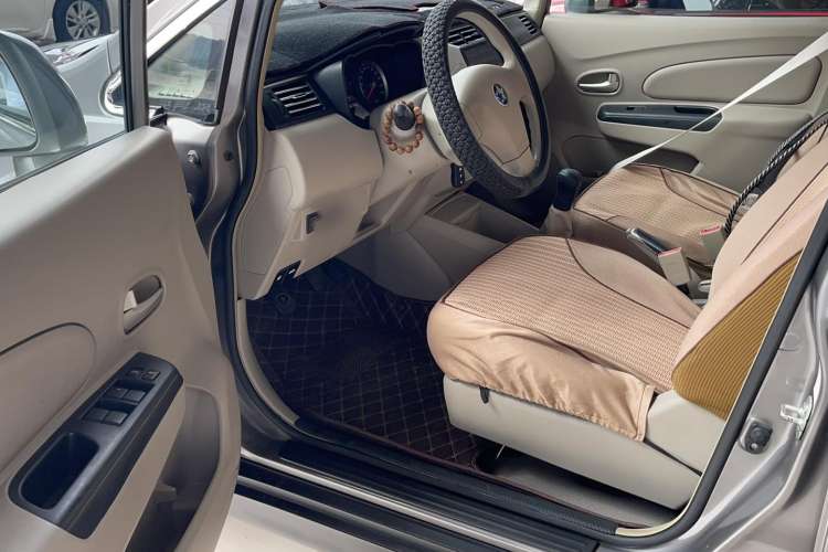 Used Venucia D50 2015 1.6L Manual Fashion Edition Interior 2