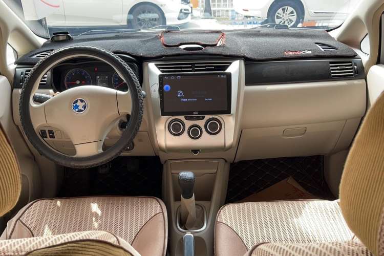 Used Venucia D50 2015 1.6L Manual Fashion Edition Interior 3