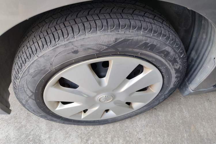 Used Venucia D50 2015 1.6L Automatic Fashion Edition Left Front Wheel Hub