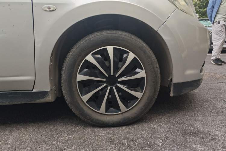 Used Venucia D50 2015 1.6L Manual Fashion Edition Right Front Wheel Hub