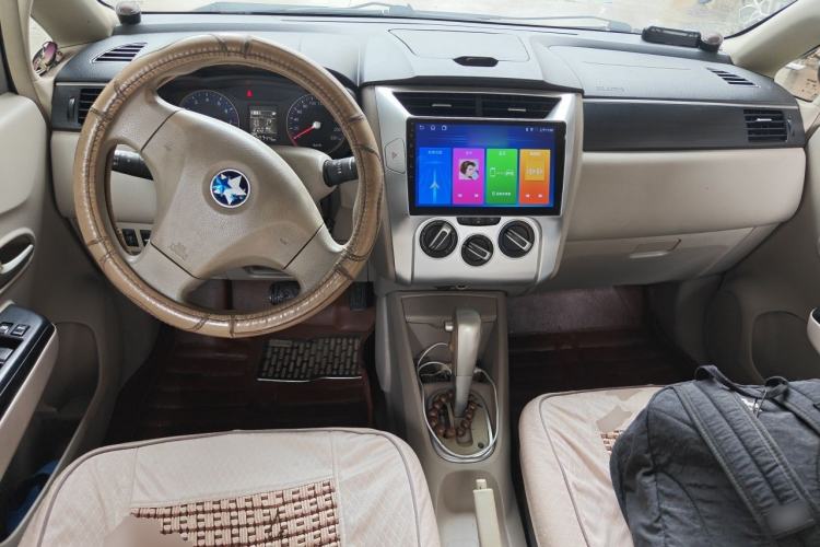 Used Venucia D50 2015 1.6L Automatic Fashion Edition Center Console