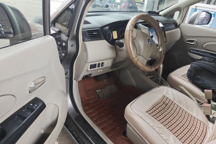 Used Venucia D50 2015 1.6L Automatic Fashion Edition Driver Seat