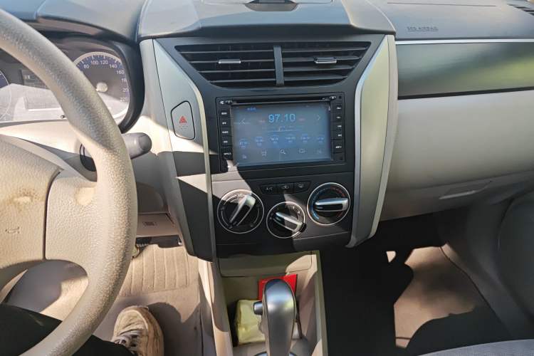 Used Venucia D50 2015 1.6L Automatic Fashion Edition Audio And AC Panel