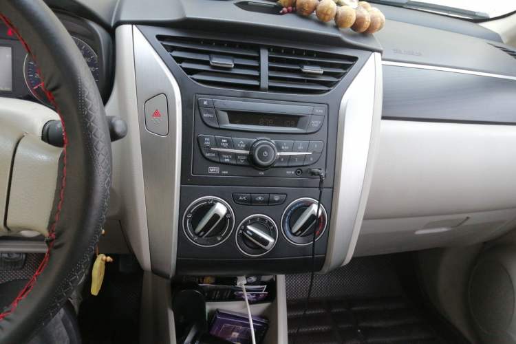 Used Venucia D50 2015 1.6L Manual Fashion Edition Audio And AC Panel