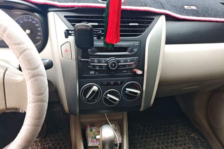 Used Venucia D50 2015 1.6L Automatic Fashion Edition Audio And AC Panel