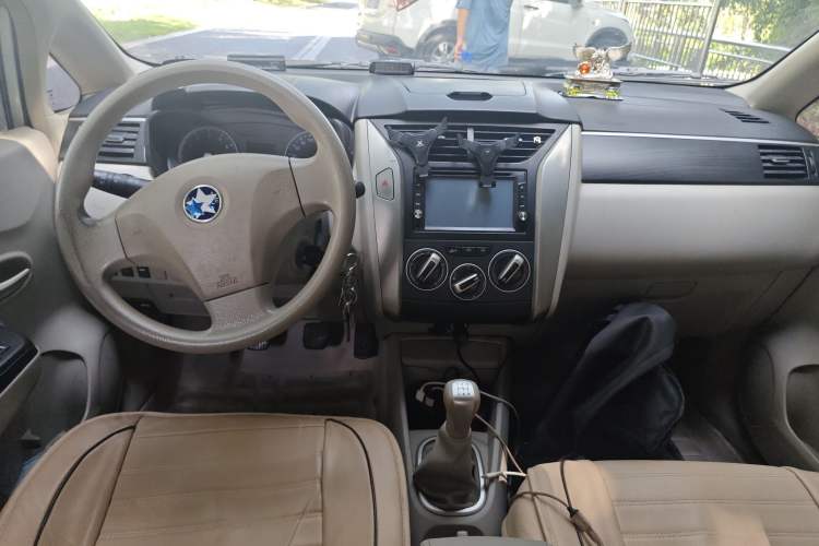 Used Venucia D50 2015 1.6L Manual Fashion Edition Center Console