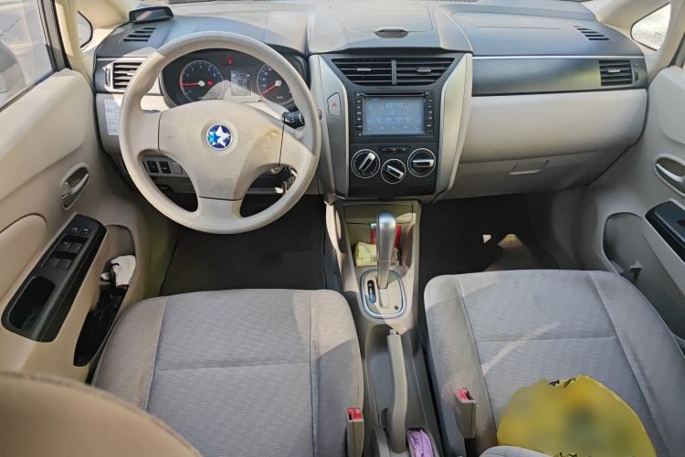 Used Venucia D50 2015 1.6L Automatic Fashion Edition Center Console