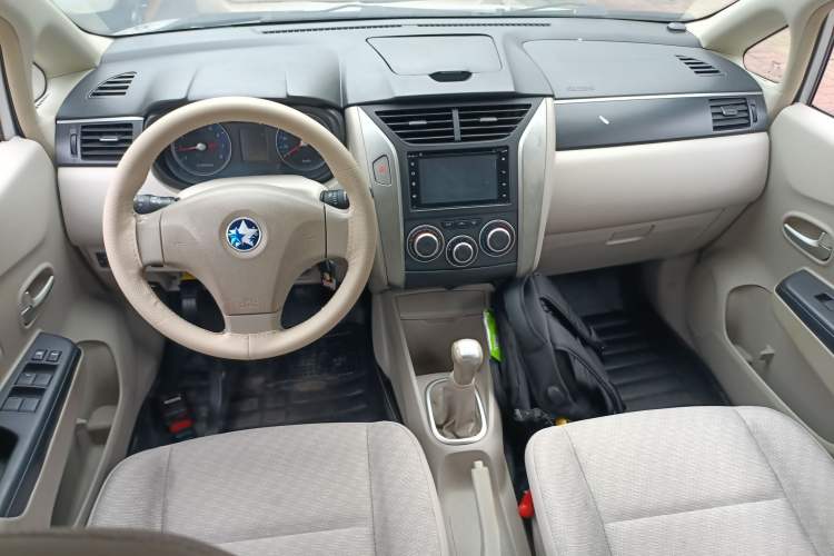 Used Venucia D50 2015 1.6L Manual Fashion Edition Center Console