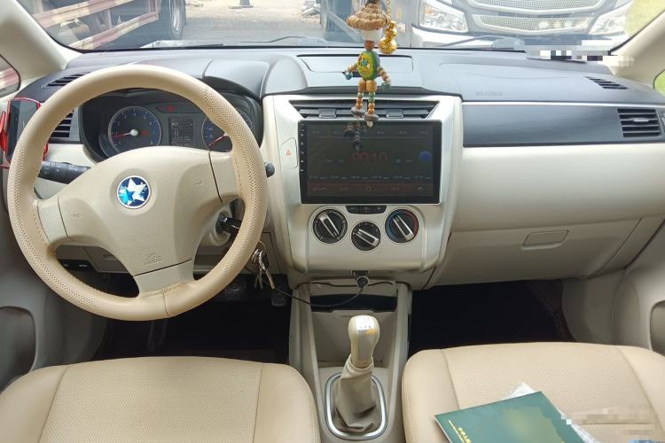 Used Venucia D50 2015 1.6L Manual Fashion Edition Center Console