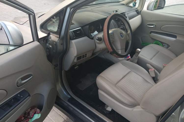 Used Venucia D50 2015 1.6L Manual Luxury Edition Driver Seat