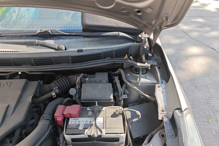 Used Venucia D50 2015 1.6L Automatic Fashion Edition Engine Bay Left
