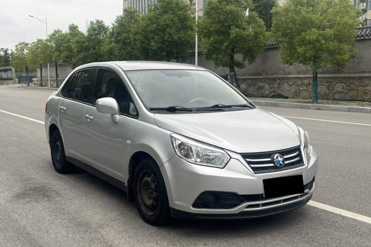 Used Venucia D50 2015 1.6L Automatic Fashion Edition Exterior 2