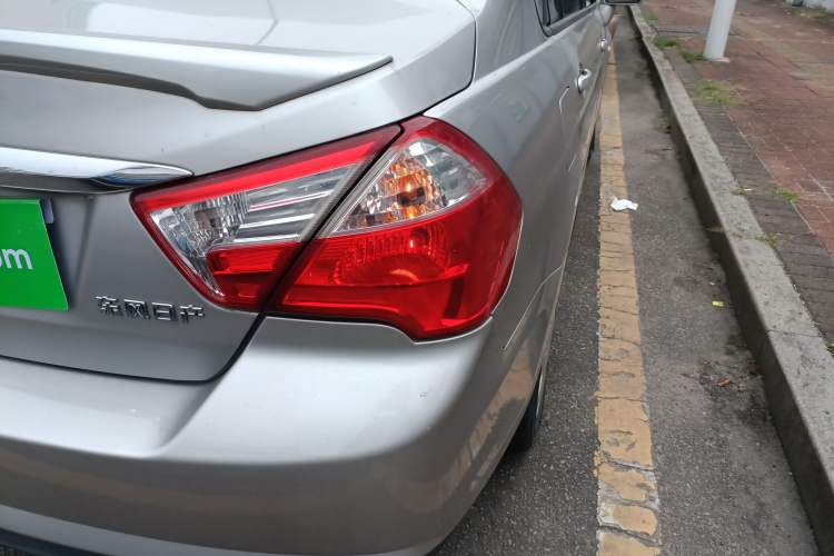 Used Venucia D50 2015 1.6L Manual Fashion Edition Exterior 2