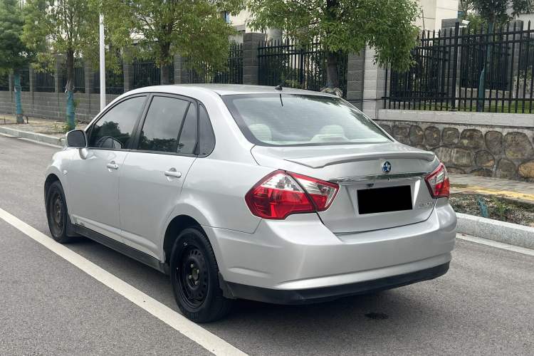 Used Venucia D50 2015 1.6L Automatic Fashion Edition Exterior 3