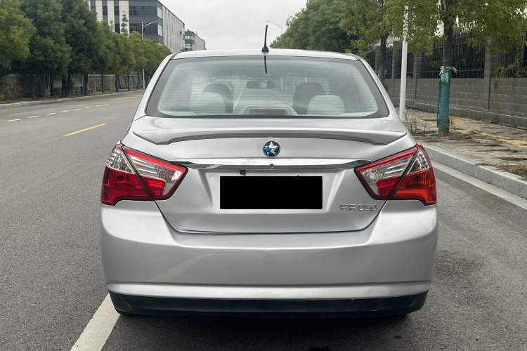 Used Venucia D50 2015 1.6L Automatic Fashion Edition Exterior 4