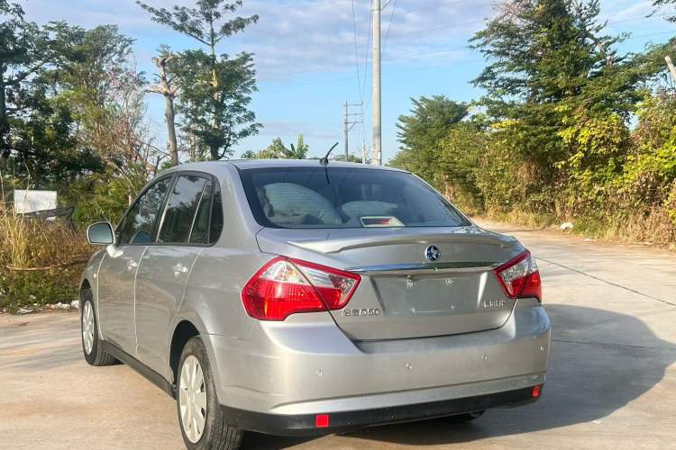 Used Venucia D50 2015 1.6L Automatic Fashion Edition Exterior 4