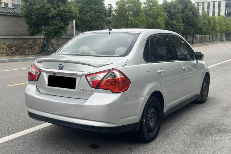 Used Venucia D50 2015 1.6L Automatic Fashion Edition Exterior 5