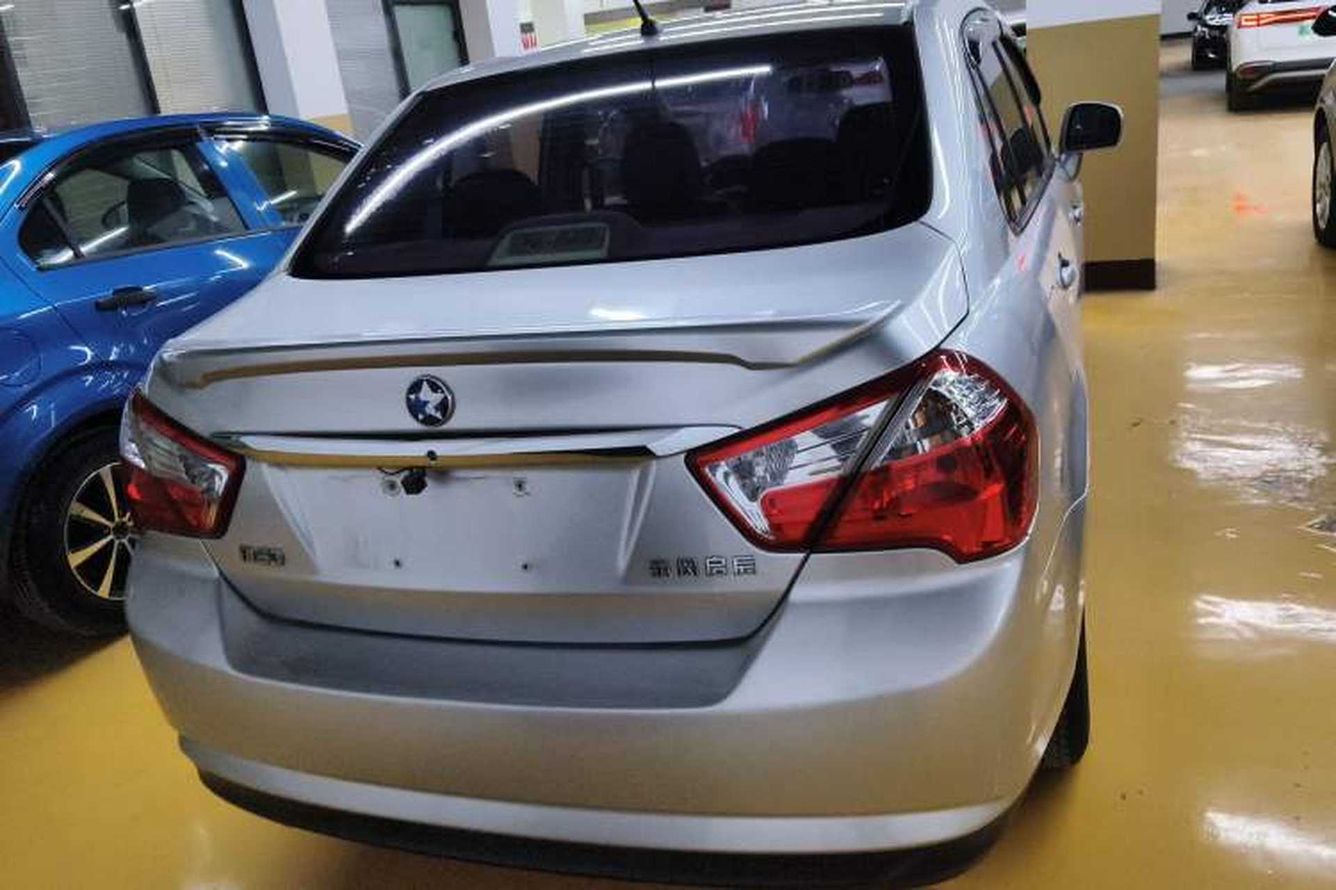 Used Venucia D50 2015 1.6L Automatic Fashion Edition Exterior 5