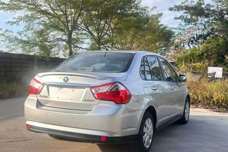 Used Venucia D50 2015 1.6L Automatic Fashion Edition Exterior 5