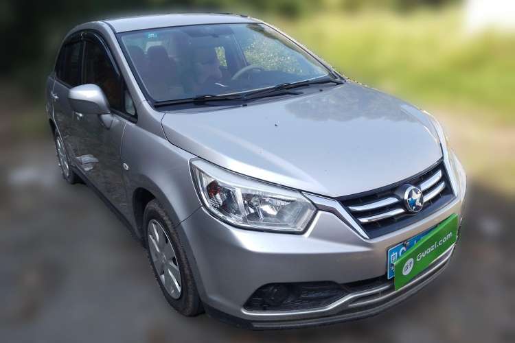 Used Venucia D50 2015 1.6L Manual Fashion Edition Front Right 45 Deg