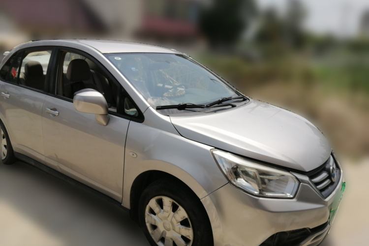 Used Venucia D50 2015 1.6L Manual Fashion Edition Front Right 45 Deg