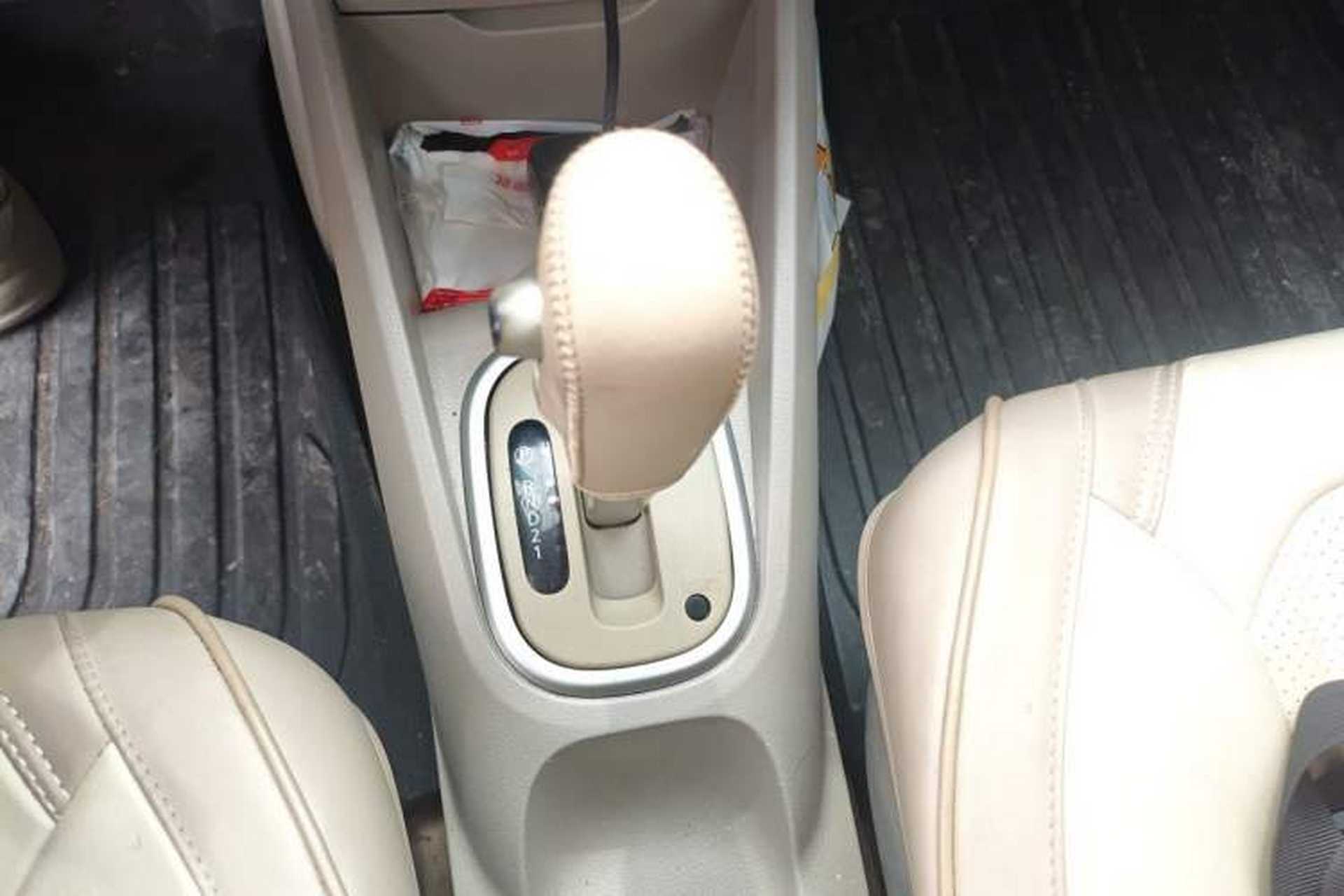 Used Venucia D50 2015 1.6L Automatic Fashion Edition Gear Lever