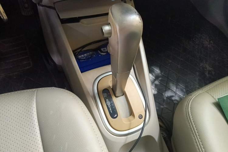 Used Venucia D50 2015 1.6L Automatic Fashion Edition Gear Lever