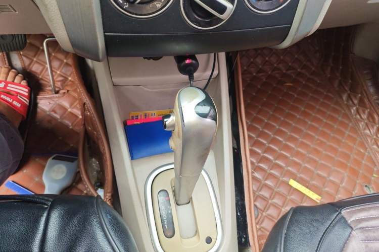 Used Venucia D50 2015 1.6L Automatic Fashion Edition Gear Lever