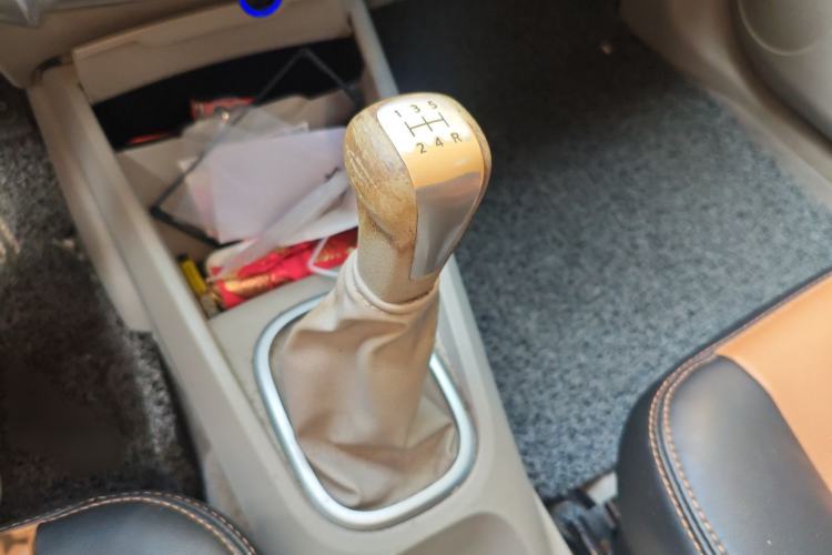 Used Venucia D50 2015 1.6L Manual Fashion Edition Gear Lever