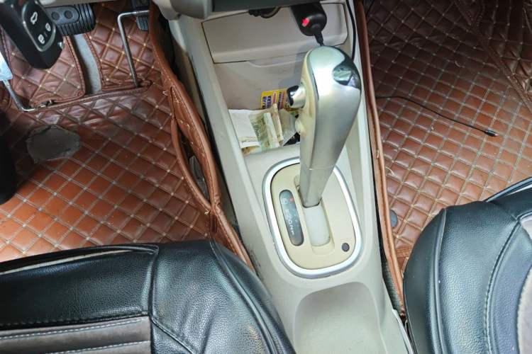 Used Venucia D50 2015 1.6L Automatic Fashion Edition Gear Lever