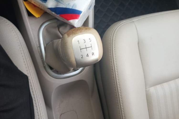 Used Venucia D50 2015 1.6L Manual Luxury Edition Gear Lever