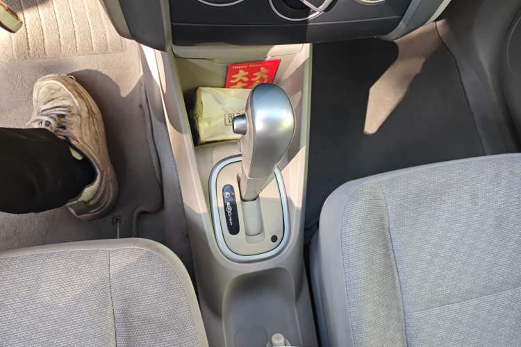 Used Venucia D50 2015 1.6L Automatic Fashion Edition Gear Lever