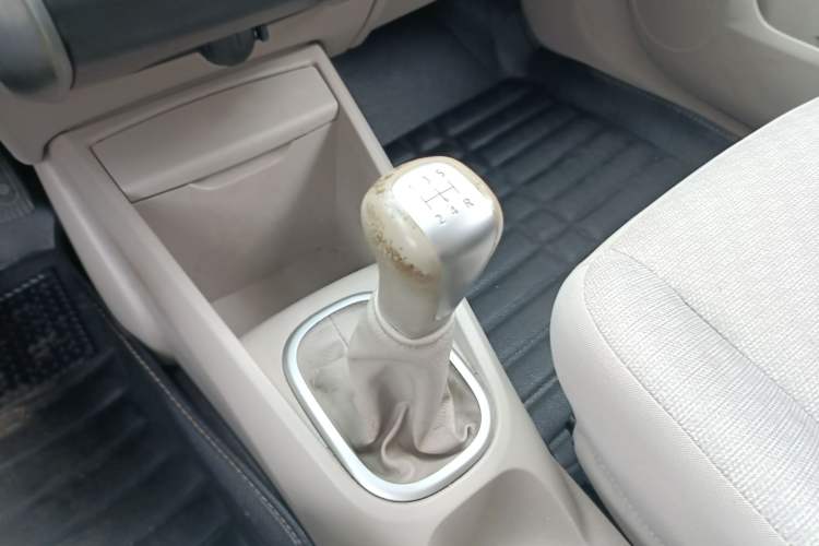 Used Venucia D50 2015 1.6L Manual Fashion Edition Gear Lever