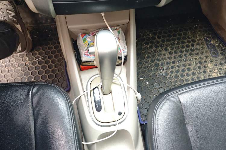 Used Venucia D50 2015 1.6L Automatic Fashion Edition Gear Lever