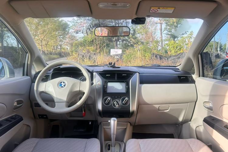 Used Venucia D50 2015 1.6L Automatic Fashion Edition Interior 1
