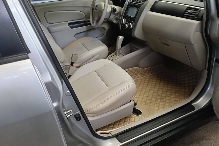 Used Venucia D50 2015 1.6L Automatic Fashion Edition Interior 2