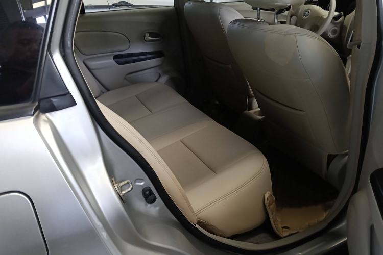 Used Venucia D50 2015 1.6L Automatic Fashion Edition Interior 3