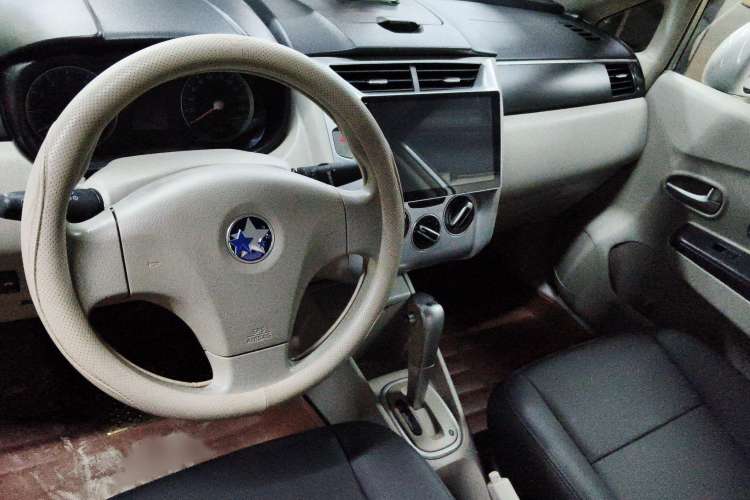 Used Venucia D50 2015 1.6L Automatic Fashion Edition Interior 3