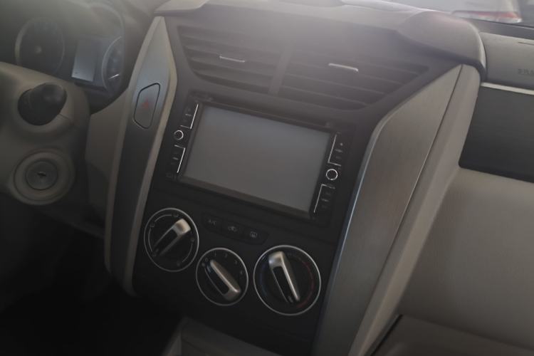 Used Venucia D50 2015 1.6L Automatic Fashion Edition Interior 3