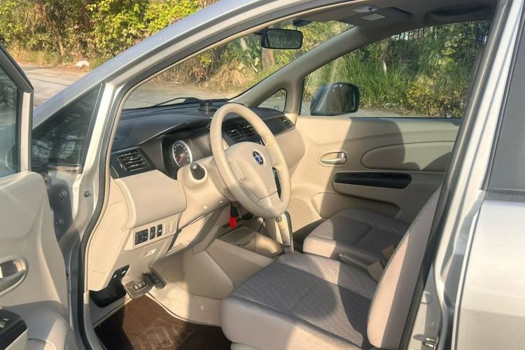 Used Venucia D50 2015 1.6L Automatic Fashion Edition Interior 5