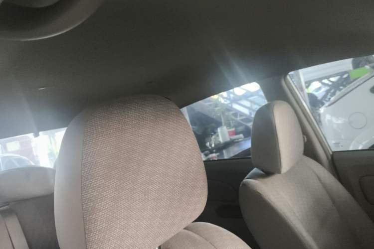 Used Venucia D50 2015 1.6L Automatic Fashion Edition Interior 8