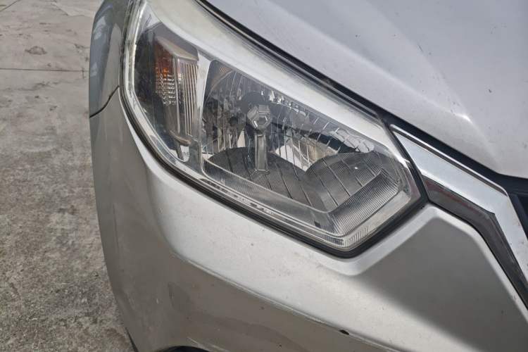 Used Venucia D50 2015 1.6L Automatic Fashion Edition Right Front Headlight