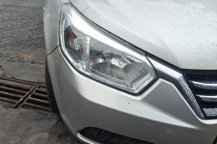 Used Venucia D50 2015 1.6L Automatic Fashion Edition Right Front Headlight