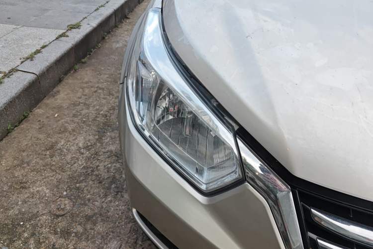 Used Venucia D50 2015 1.6L Automatic Fashion Edition Right Front Headlight