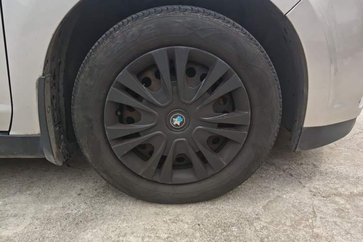 Used Venucia D50 2015 1.6L Automatic Fashion Edition Right Front Wheel Hub