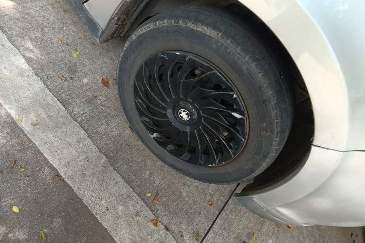 Used Venucia D50 2015 1.6L Automatic Fashion Edition Right Front Wheel Hub