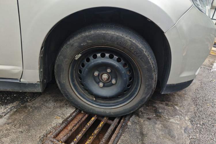 Used Venucia D50 2015 1.6L Automatic Fashion Edition Right Front Wheel Hub
